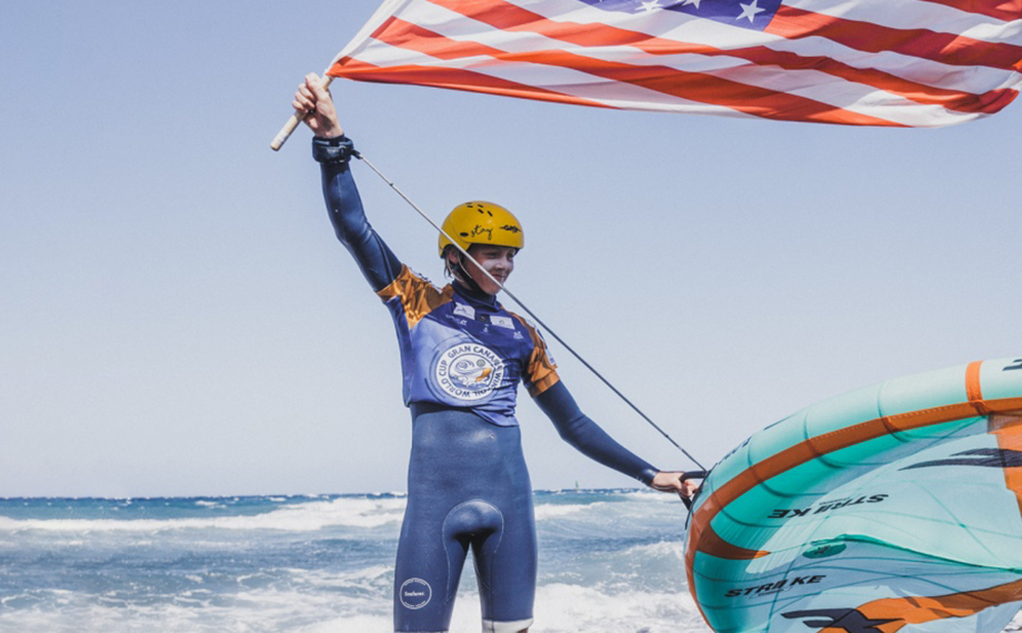Christopher MacDonald wins first place in Surf-Freestyle !